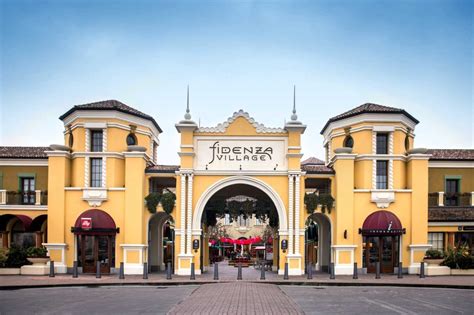 fidenza village outlet shopping.